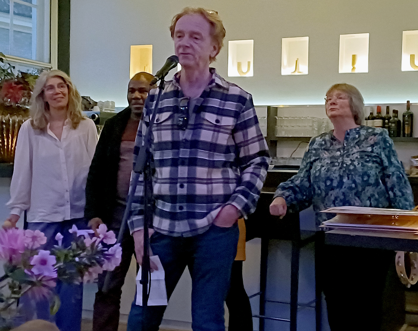 Fenny 70 jaar toegezongen door Philip en familie